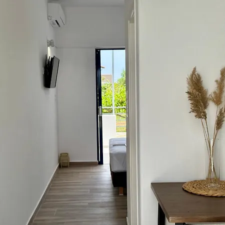 Modern With Garden, Near - El Greco No 5 Appartement