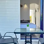 Modern With Garden, Near - El Greco No 5 *